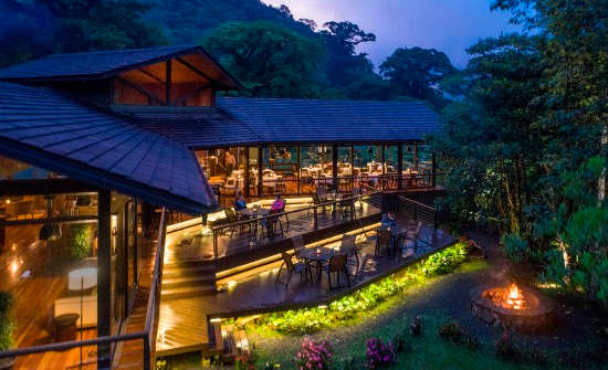 El Silencio Lodge villa lobby