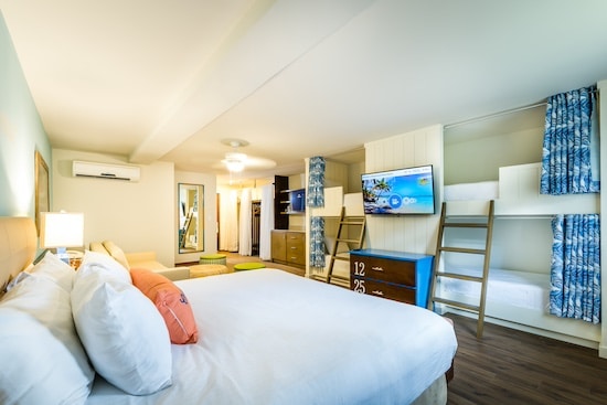 Margaritaville Resort Family Bunk Bed Junior Suite