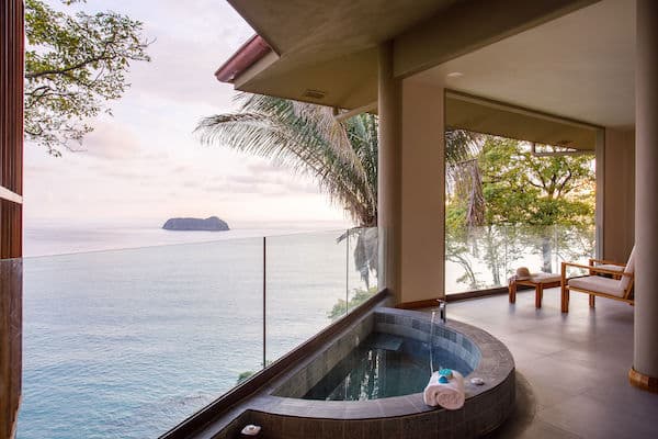 Ocean View Premium Suite Arenas del Mar Resort