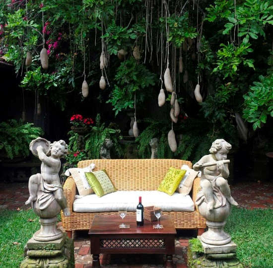 Outdoor dining at Park Cafe