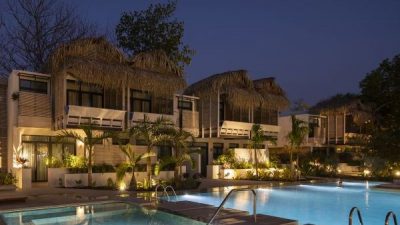 The Gilded Iguana pool